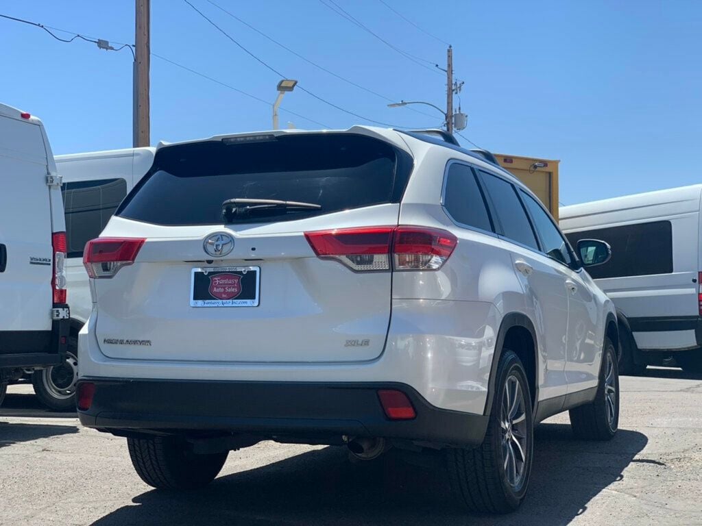 2019 Toyota Highlander XLE V6 FWD - 23030492 - 9