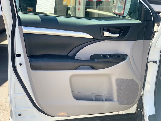 2019 Toyota Highlander XLE V6 FWD - 23030492 - 10