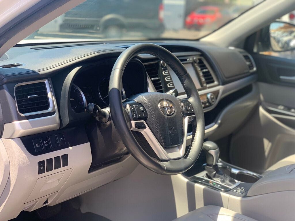 2019 Toyota Highlander XLE V6 FWD - 23030492 - 11