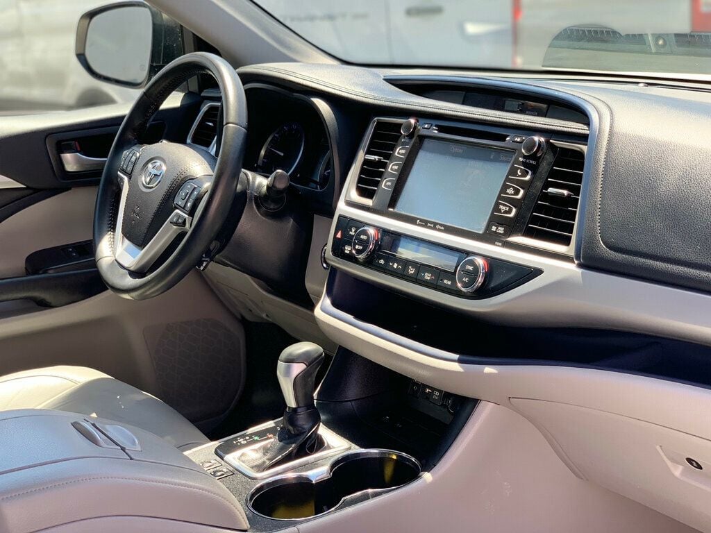 2019 Toyota Highlander XLE V6 FWD - 23030492 - 15