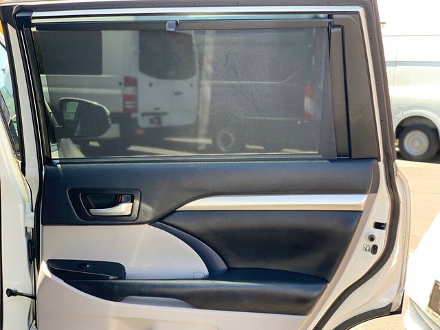 2019 Toyota Highlander XLE V6 FWD - 23030492 - 19