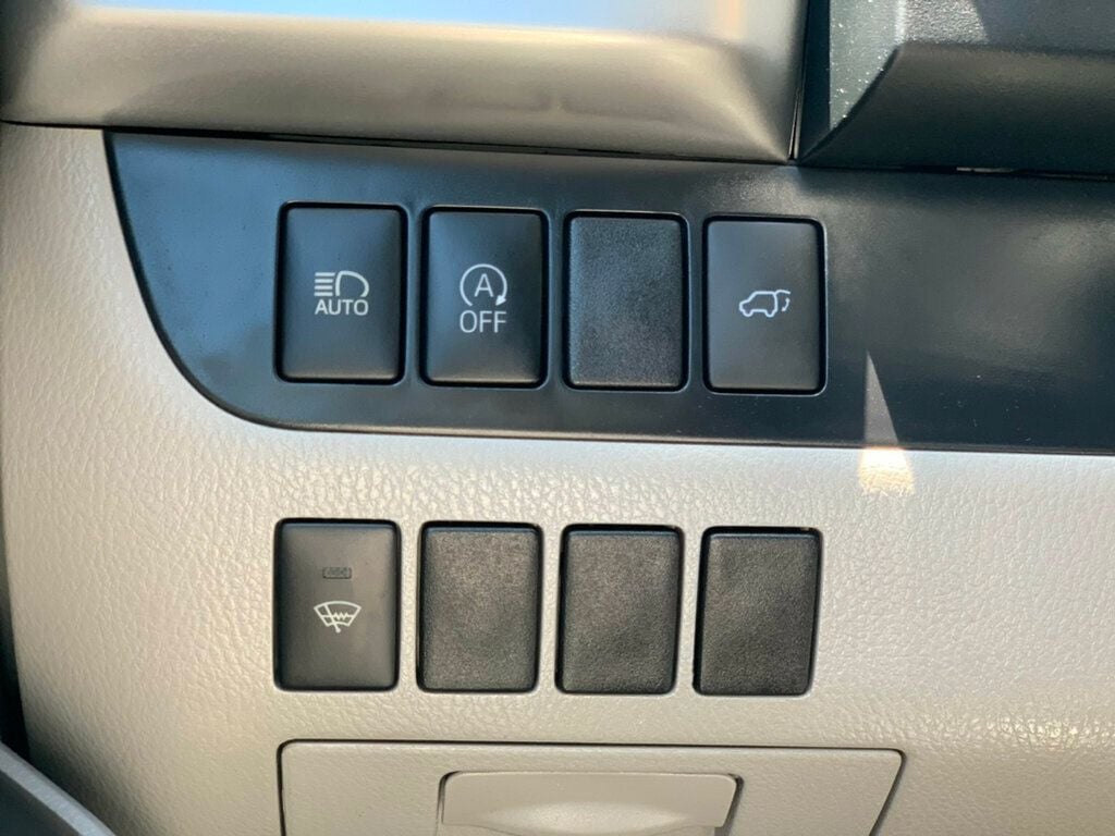 2019 Toyota Highlander XLE V6 FWD - 23030492 - 28