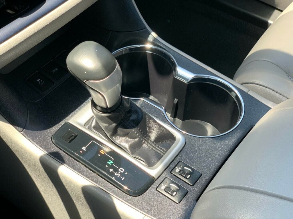 2019 Toyota Highlander XLE V6 FWD - 23030492 - 29