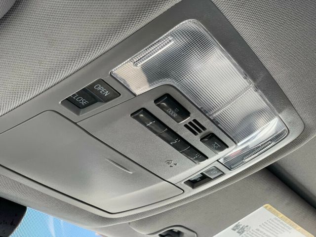 2019 Toyota Highlander XLE V6 FWD - 23030492 - 32