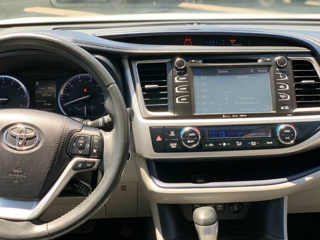 2019 Toyota Highlander XLE V6 FWD - 23030492 - 35