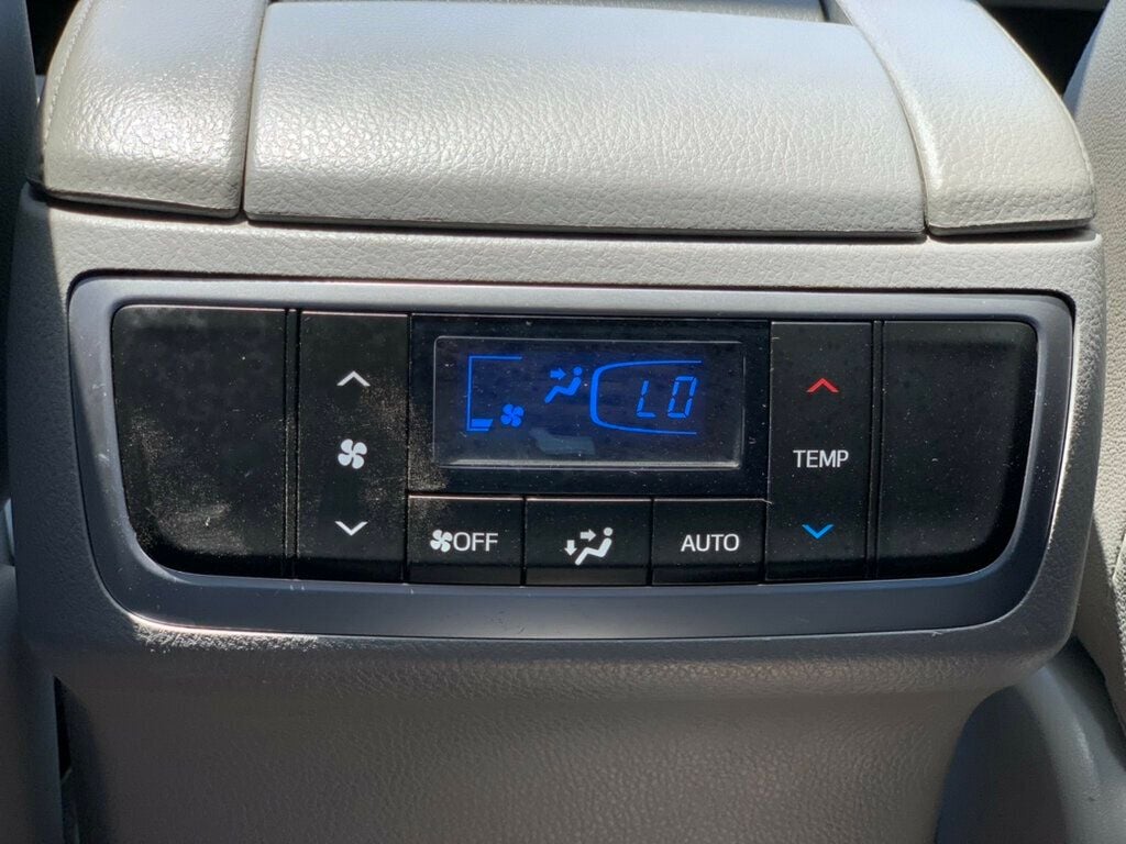 2019 Toyota Highlander XLE V6 FWD - 23030492 - 37