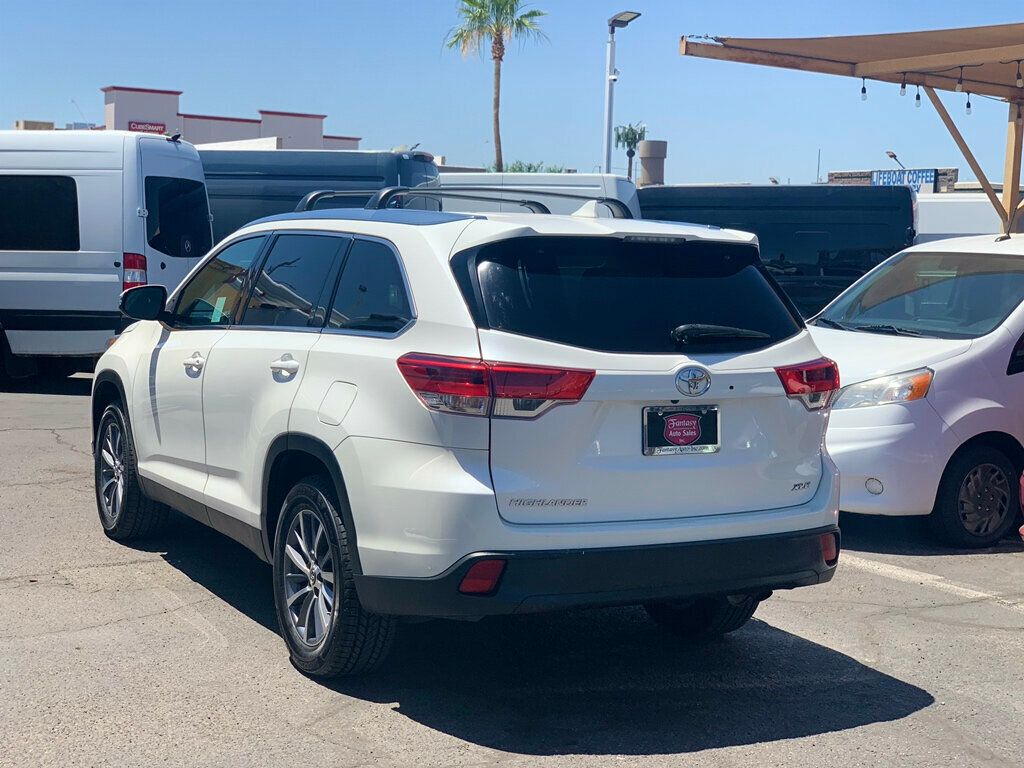 2019 Toyota Highlander XLE V6 FWD - 23030492 - 5