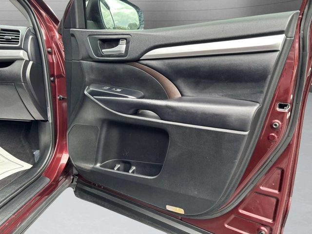 2019 Toyota Highlander XLE V6 FWD - 22935106 - 21