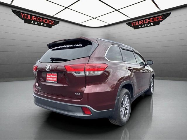 2019 Toyota Highlander XLE V6 FWD - 22935106 - 4