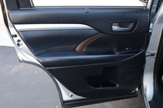 2019 Toyota Highlander XLE V6 FWD - 22908433 - 15