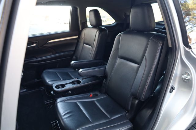 2019 Toyota Highlander XLE V6 FWD - 22908433 - 17