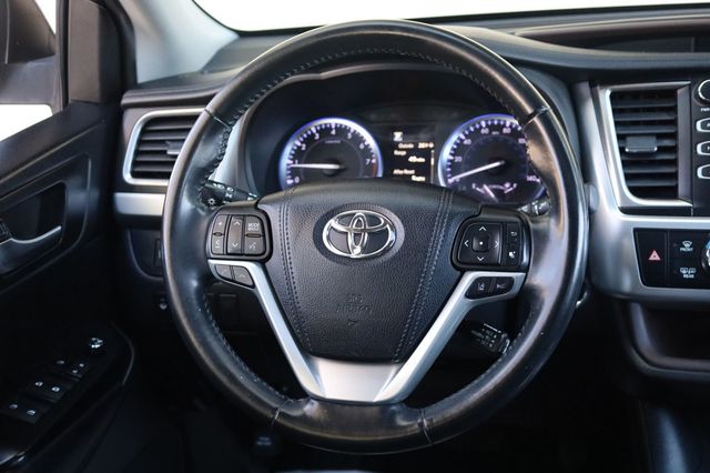 2019 Toyota Highlander XLE V6 FWD - 22908433 - 26