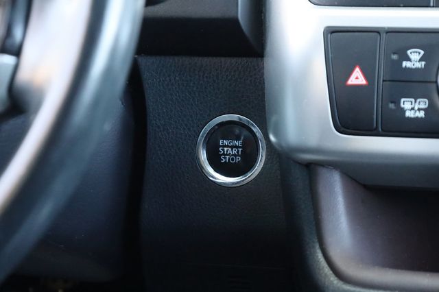 2019 Toyota Highlander XLE V6 FWD - 22908433 - 29