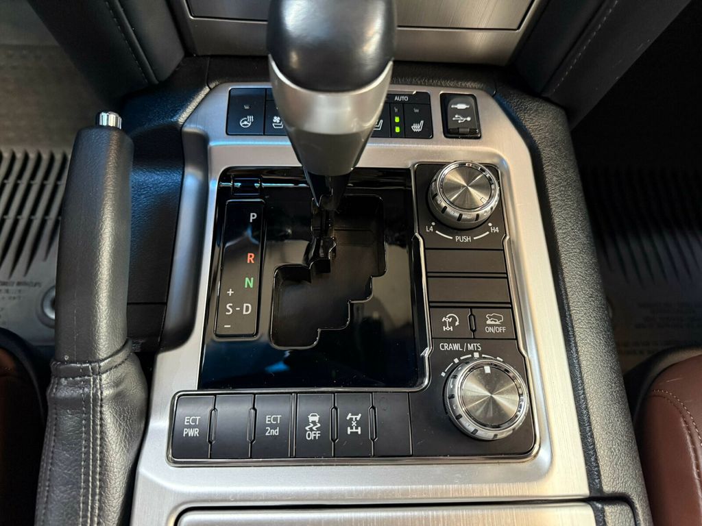 2019 Toyota Land Cruiser Heated&Cooled Seats/Blind SpotMonitor/JBL Audio/Lane Keep Assist - 23056050 - 11