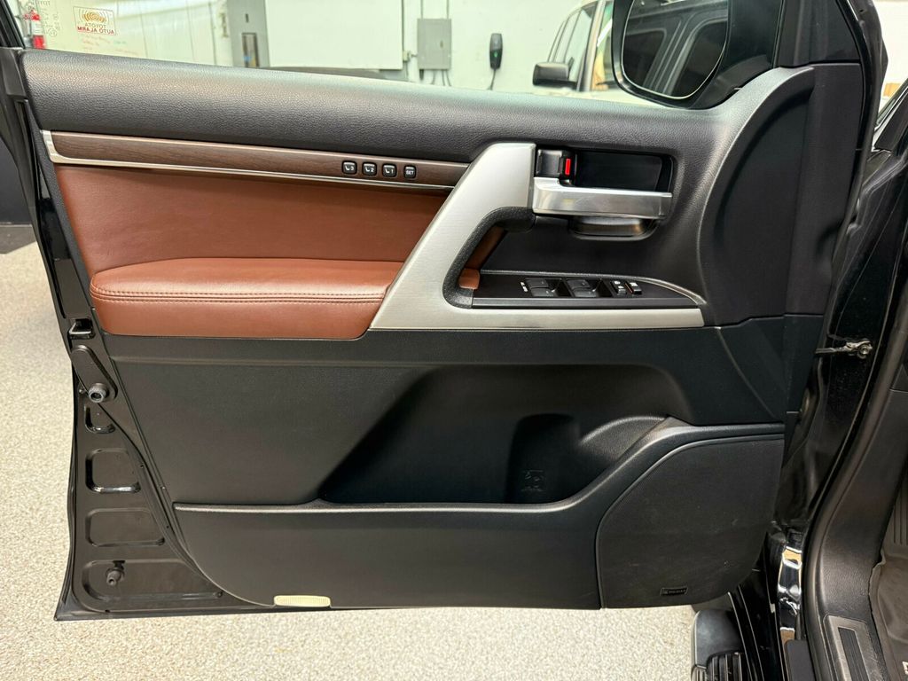 2019 Toyota Land Cruiser Heated&Cooled Seats/Blind SpotMonitor/JBL Audio/Lane Keep Assist - 23056050 - 17