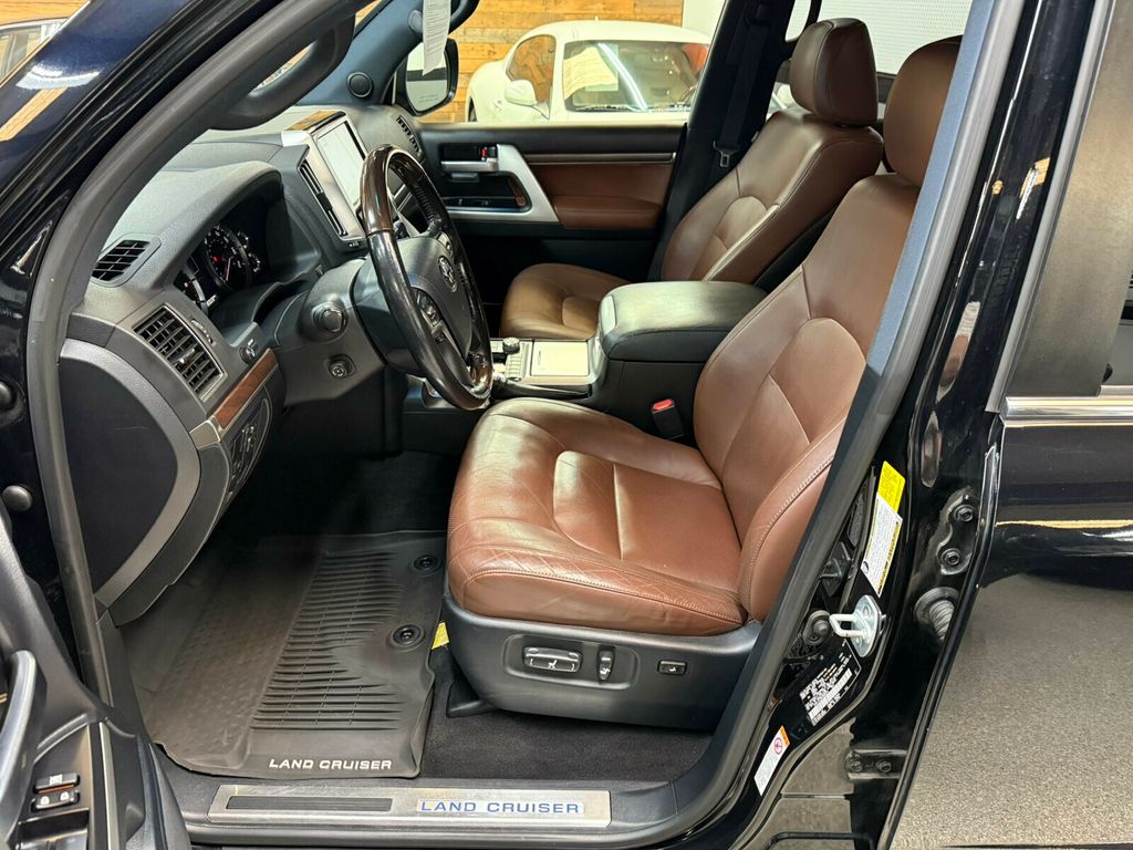 2019 Toyota Land Cruiser Heated&Cooled Seats/Blind SpotMonitor/JBL Audio/Lane Keep Assist - 23056050 - 18