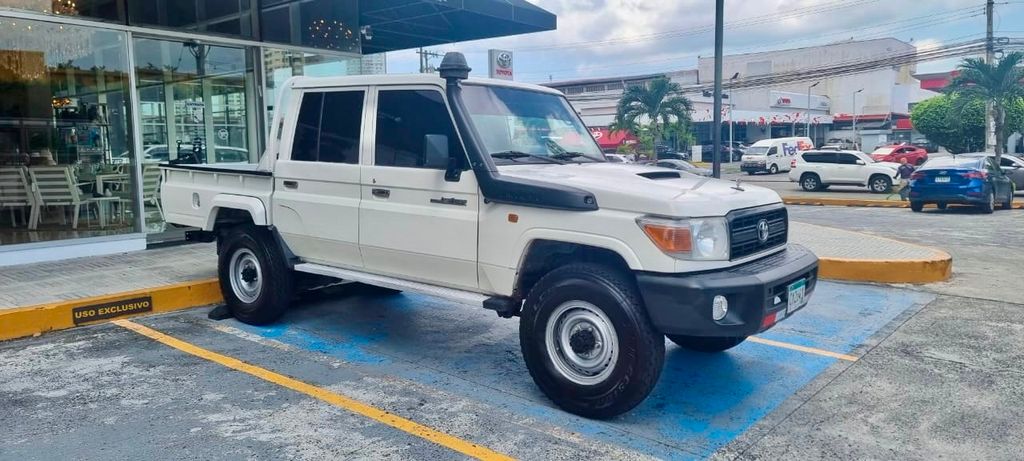 2019 Toyota Land Cruiser 79 Double Cab Pickup Rare LC79 V8 Turbo Diesel Double Cab Solo 82,000 kms - 21902428 - 5