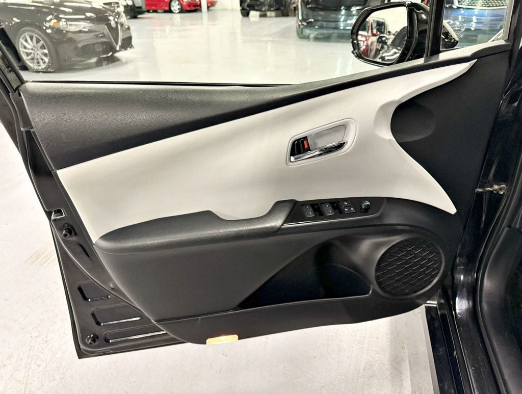 2019 Toyota Prius LE - 22735803 - 28