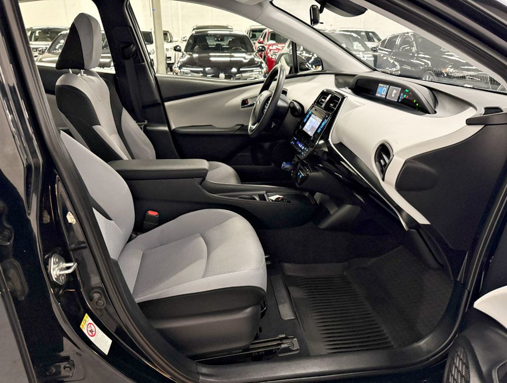 2019 Toyota Prius LE - 22735803 - 37