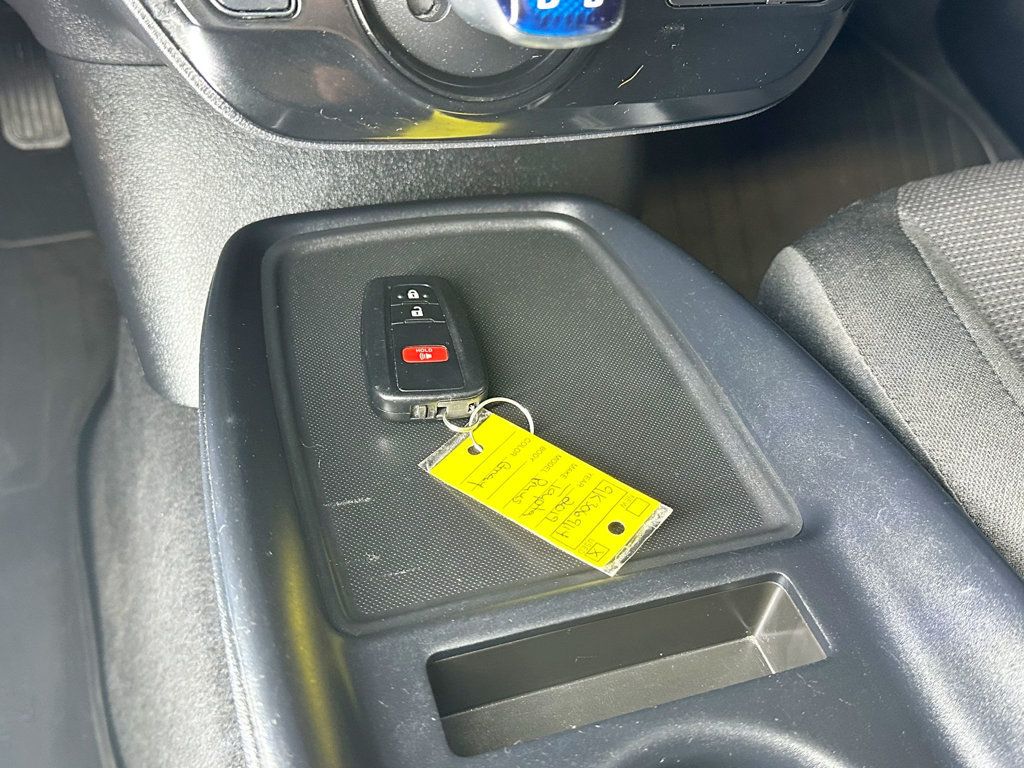 2019 Toyota Prius L Eco - 23066735 - 28