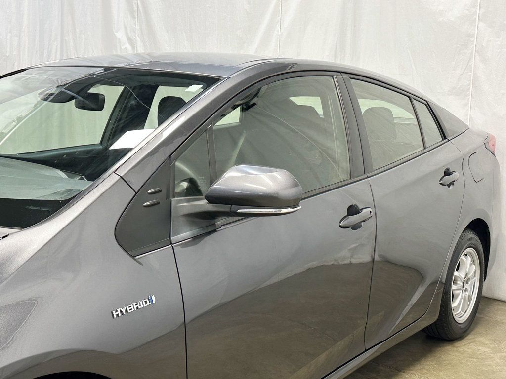 2019 Toyota Prius L Eco - 23066735 - 2