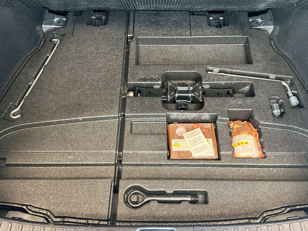 2019 Toyota Prius L Eco - 23066735 - 37