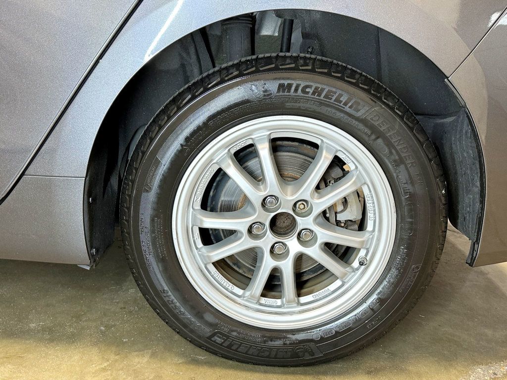 2019 Toyota Prius L Eco - 23066735 - 39