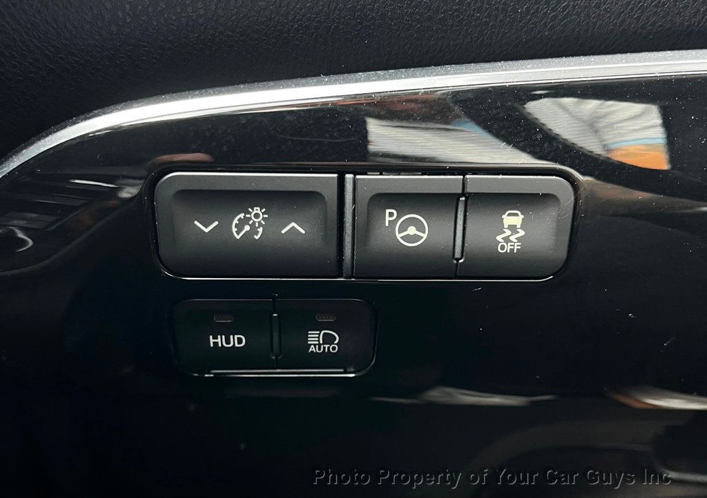 2019 Toyota Prius Limited - 23046028 - 28
