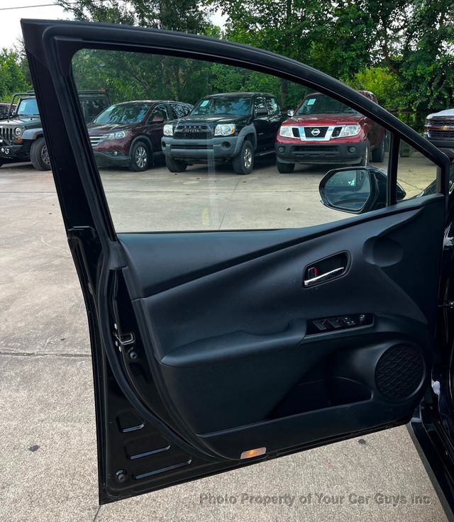 2019 Toyota Prius Limited - 23046028 - 32