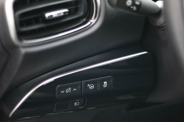 2019 Toyota Prius ONE OWNER XLE HYBRID - 22957096 - 21