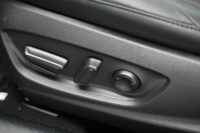 2019 Toyota Prius ONE OWNER XLE HYBRID - 22957096 - 24