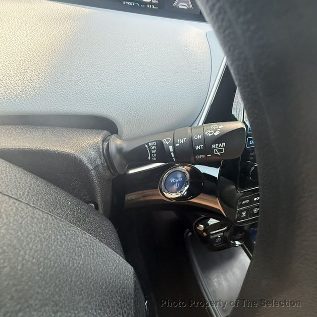 2019 Toyota Prius PRIUS LE W/TOYOTA SAFETY SENSE,  - 23071400 - 26