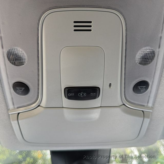 2019 Toyota Prius PRIUS LE W/TOYOTA SAFETY SENSE,  - 23071400 - 34