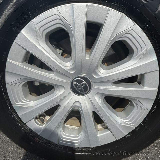 2019 Toyota Prius PRIUS LE W/TOYOTA SAFETY SENSE,  - 23071400 - 41