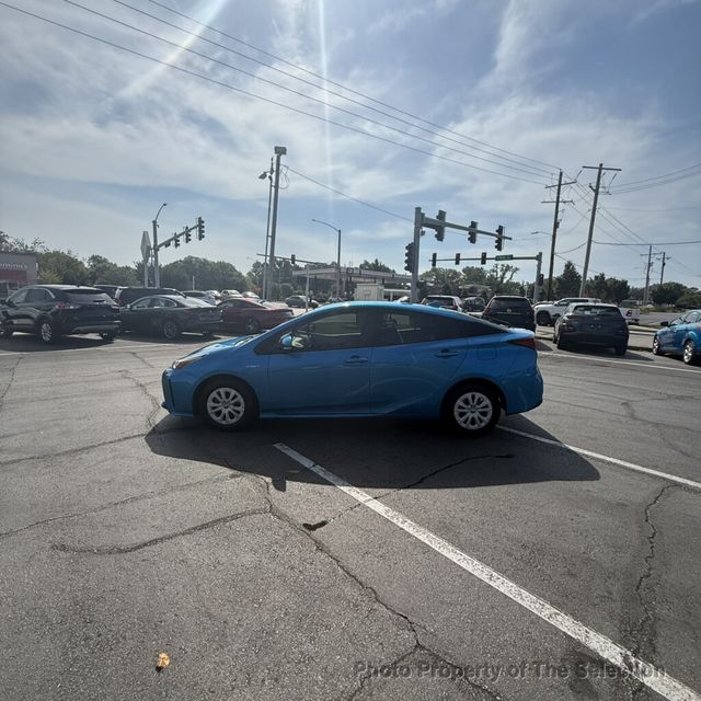 2019 Toyota Prius PRIUS LE W/TOYOTA SAFETY SENSE,  - 23071400 - 7