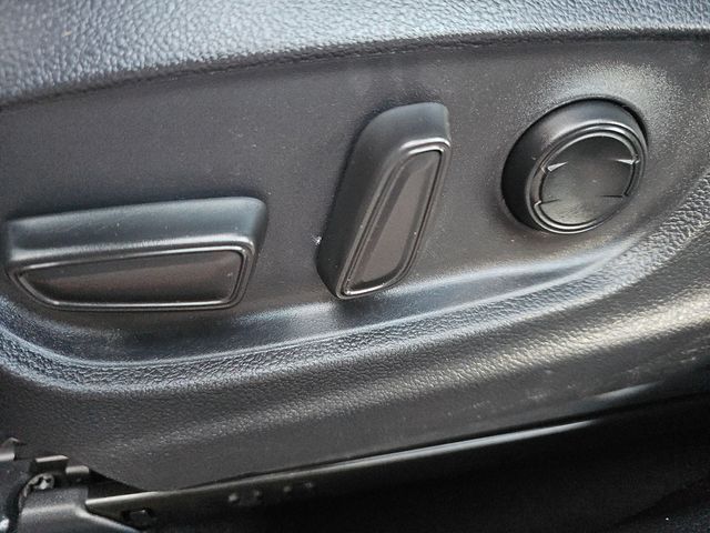 2019 Toyota Prius XLE - 22987211 - 16