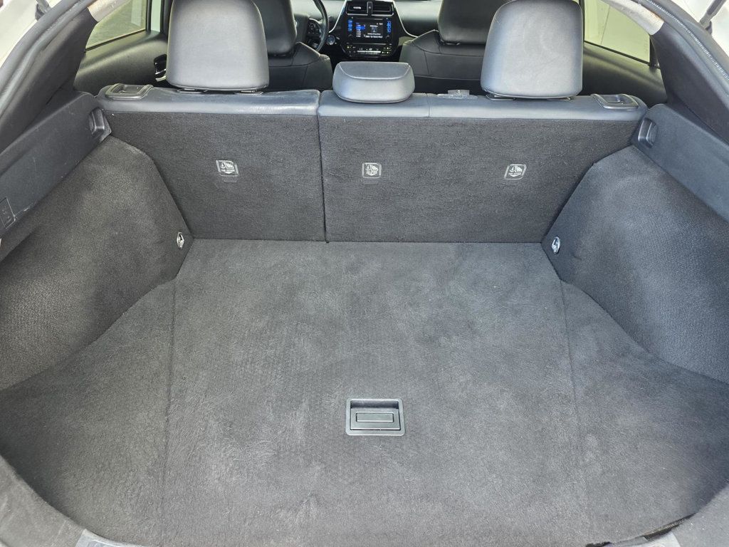 2019 Toyota Prius XLE photo 11