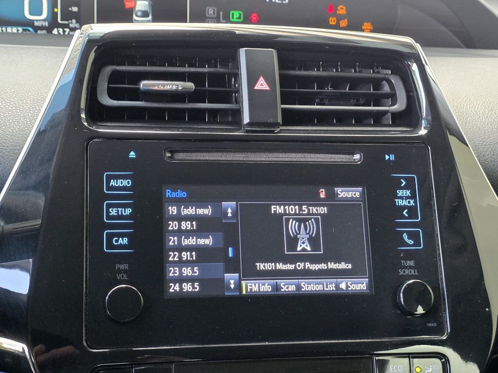 2019 Toyota Prius XLE photo 14