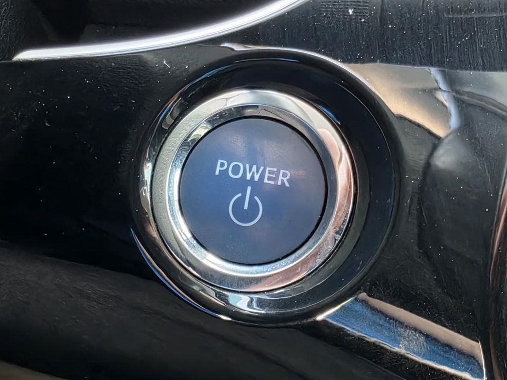 2019 Toyota Prius XLE photo 15