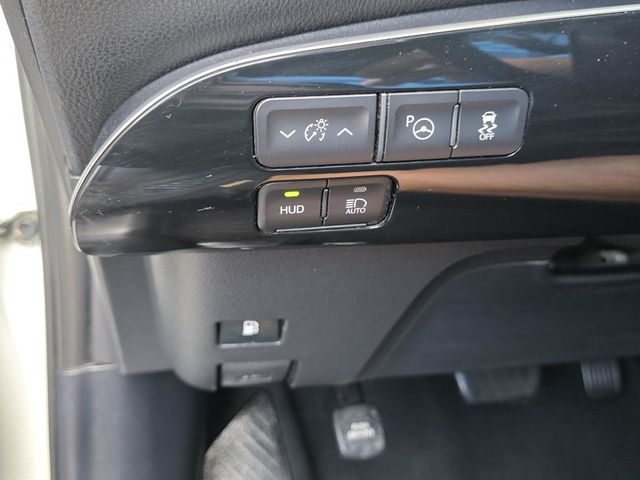 2019 Toyota Prius XLE AWD-e - 22872559 - 18