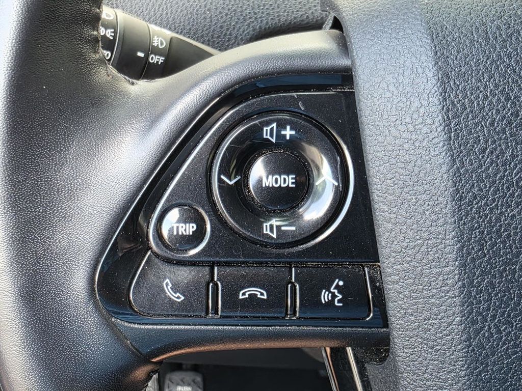 2019 Toyota Prius XLE photo 19