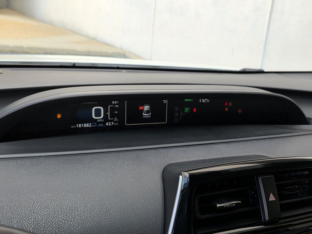 2019 Toyota Prius XLE photo 20
