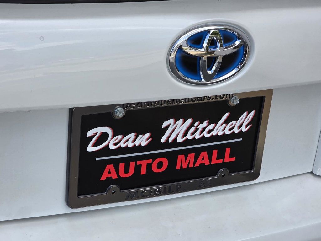 2019 Toyota Prius XLE photo 23