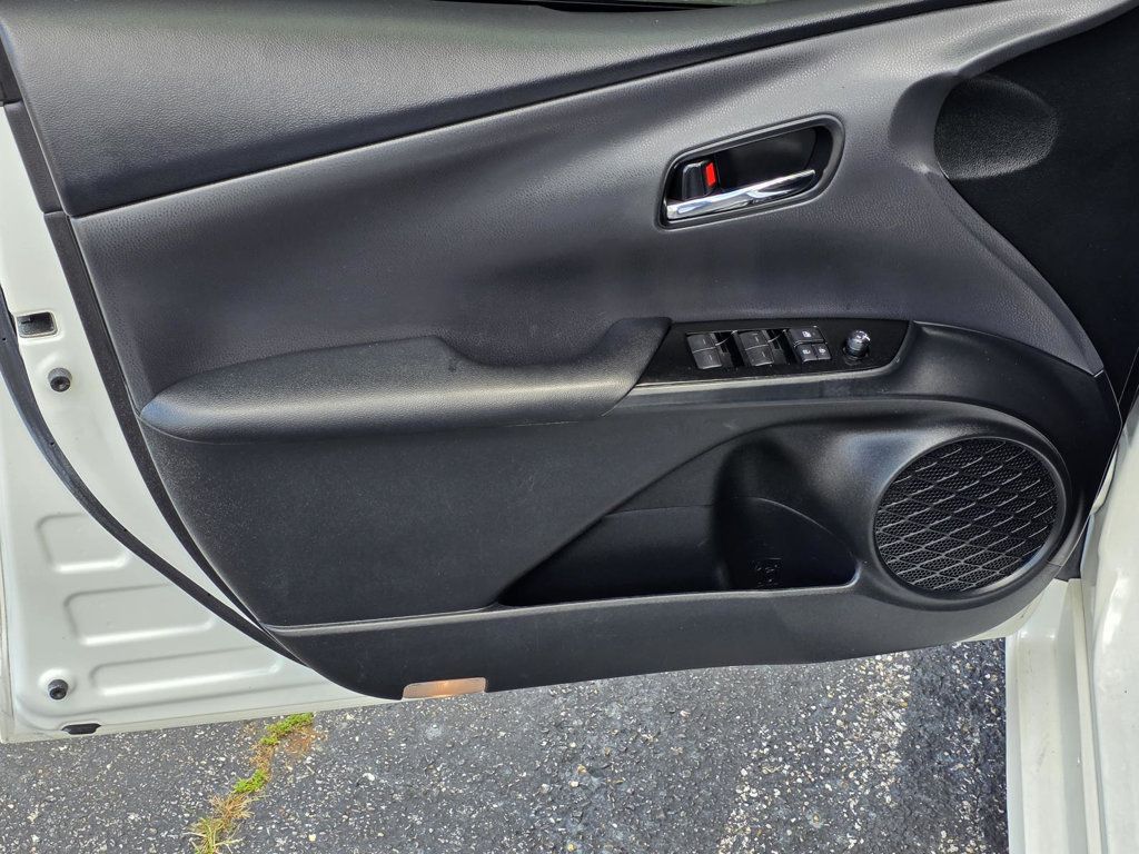 2019 Toyota Prius XLE photo 24