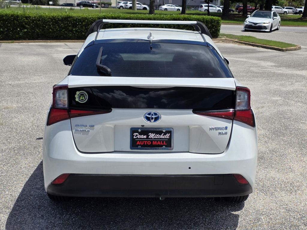 2019 Toyota Prius XLE photo 3