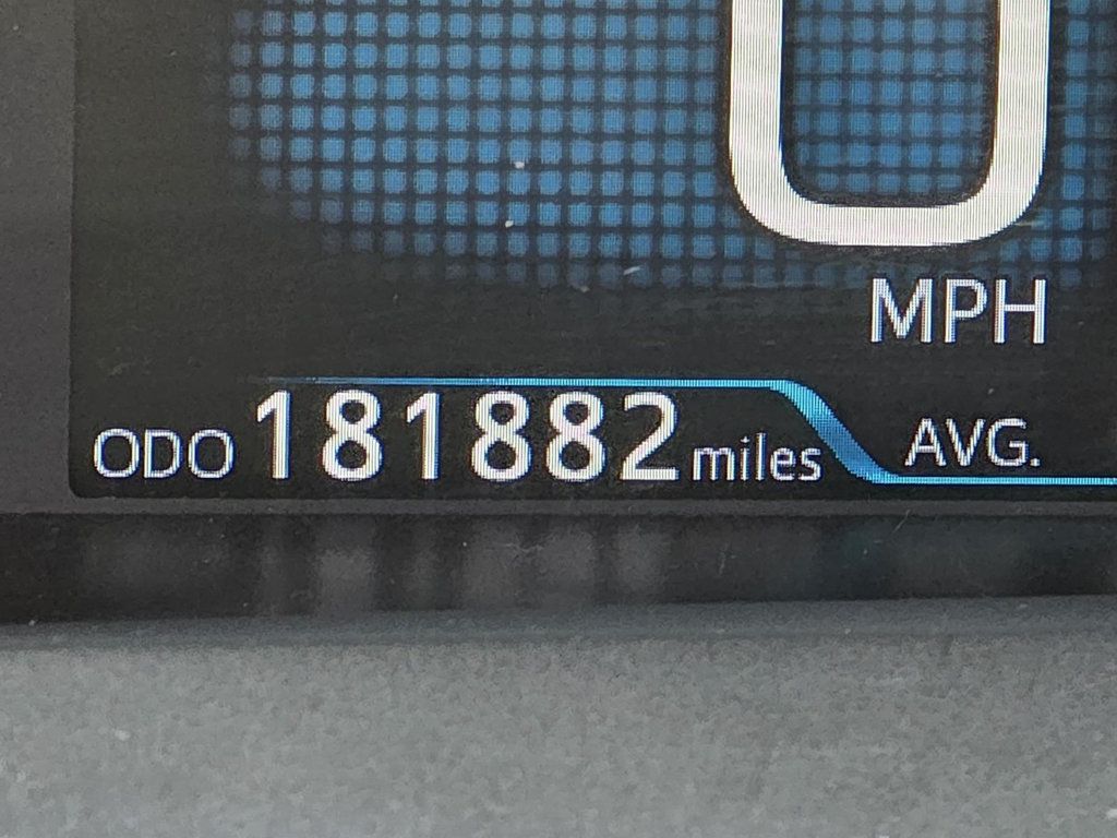 2019 Toyota Prius XLE photo 27
