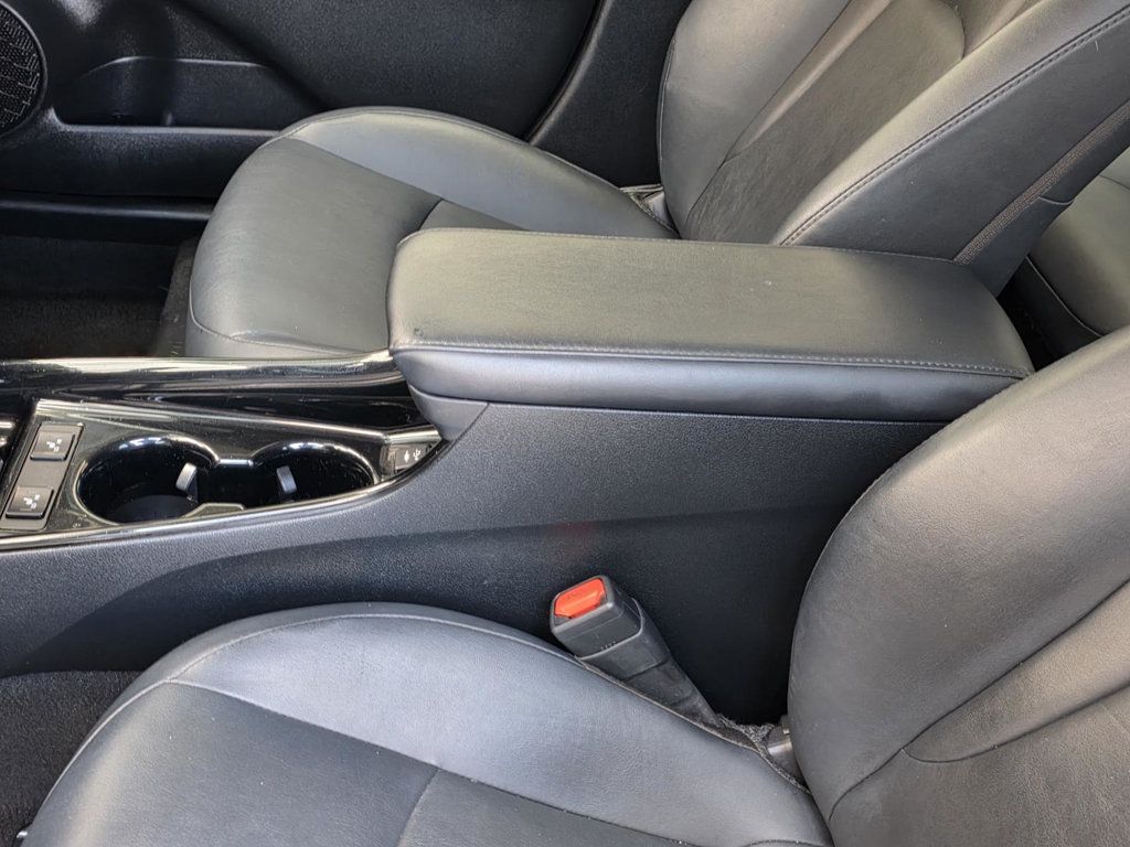 2019 Toyota Prius XLE photo 7