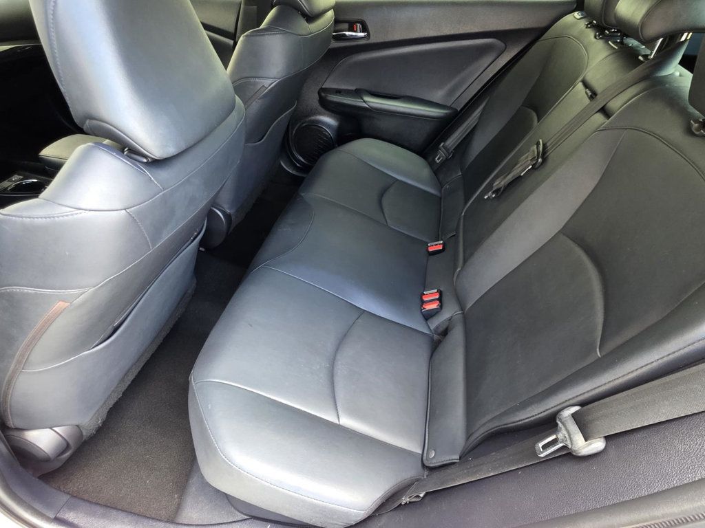 2019 Toyota Prius XLE photo 8