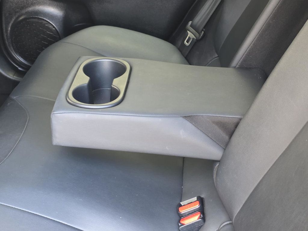 2019 Toyota Prius XLE photo 9
