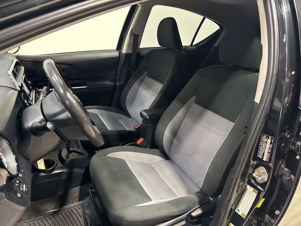 2019 Toyota Prius c LE - 22966365 - 23